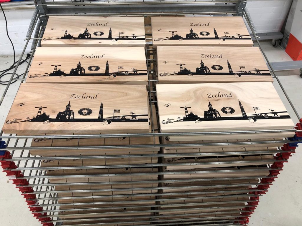 Houten borrelplank als relatiegeschenk